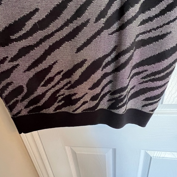 French Connection - gold and black tiger print sweater dress. Size 8 - Picture 6 of 10